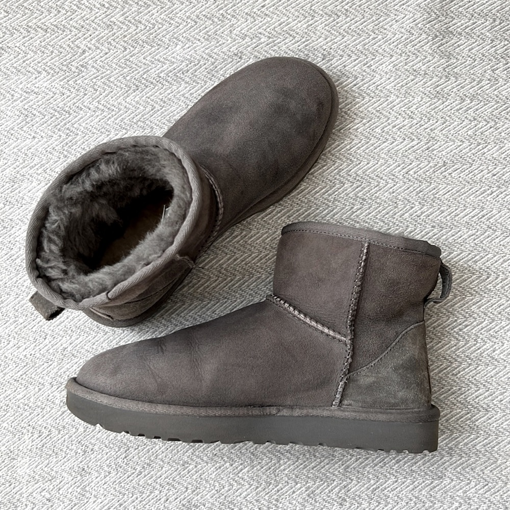 UGG Classic Mini II Boot in Gray size US 7